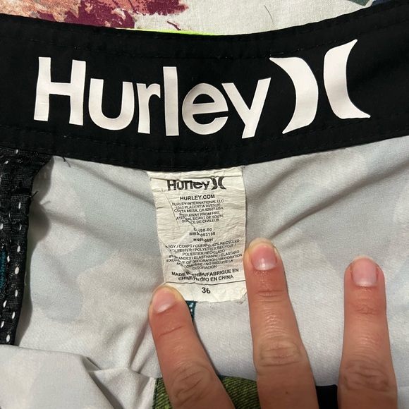 Men’s Hurley board shorts - Picture 2 of 3